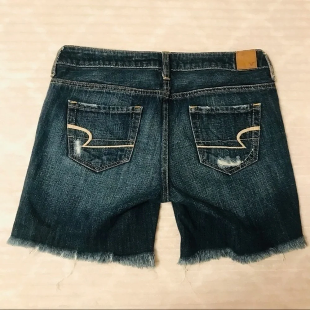 American Eagle Outfitters Boyfriend Distressed Denim Jean Shorts Size 0 25